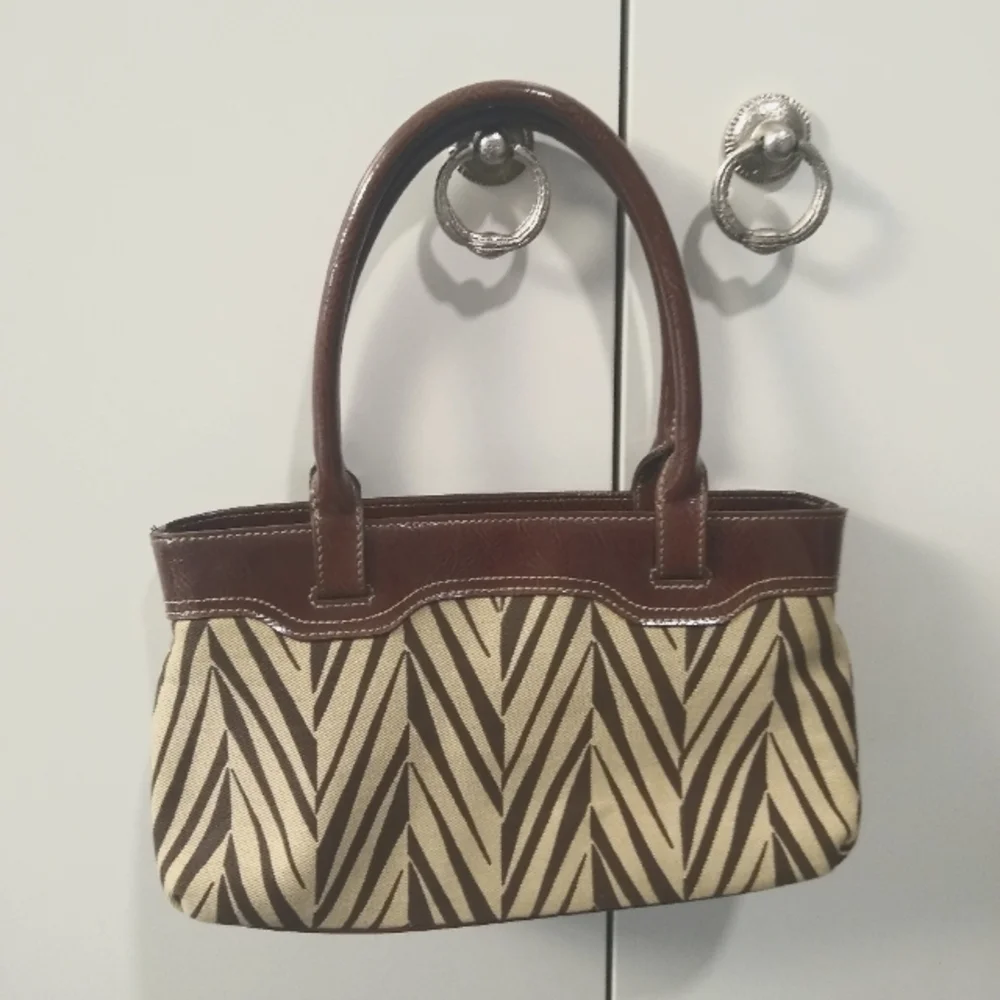🌿 3/$15🌿EUC⚡Liz Claiborne small shoulder bag - Picture 1 of 14